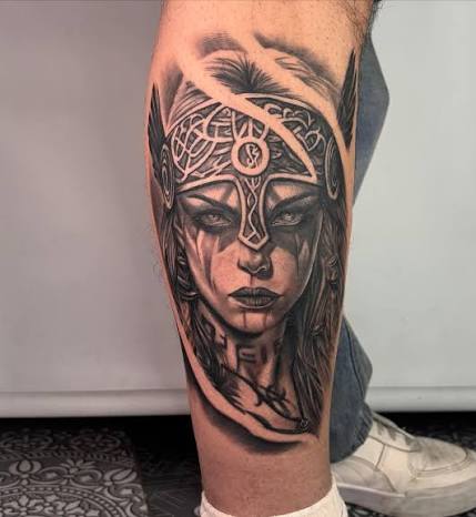 Wood Tattoo Pendik mitolojik kadın portresi dövme çalışması