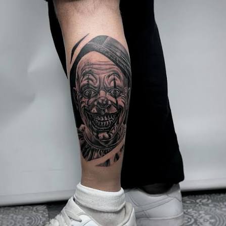 Wood Tattoo siyah gri mask dövmesi